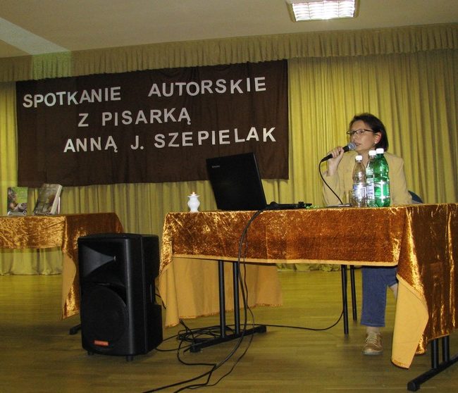 Spotkanie autorskie z Anną Szepielak